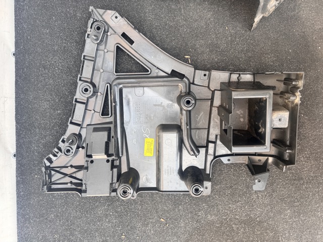 Направляюча заднього бампера, ліва 51127400667 BMW