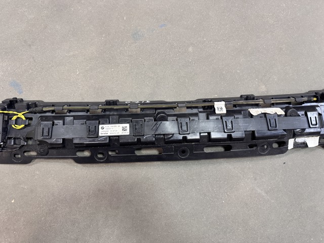 Кронштейн бампера заднього, центральний 51128070332 BMW