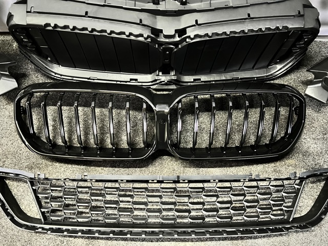 Решітка 51129852169 BMW
