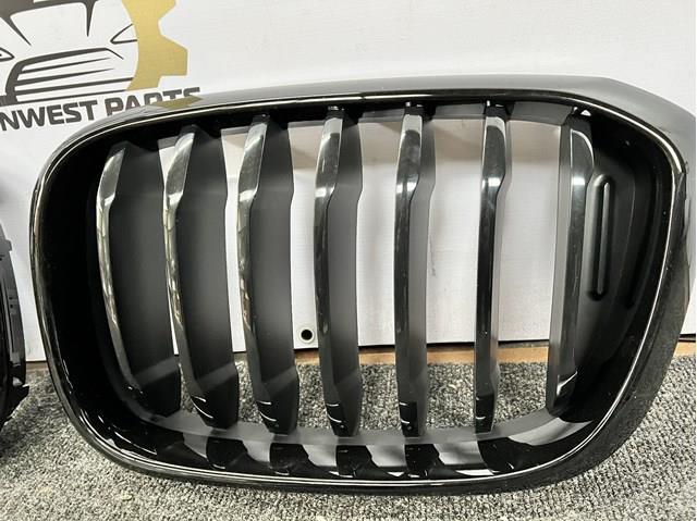 Решітка радіатора права 51138469960 BMW