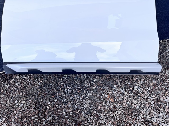 Молдинг передніх правих дверей, нижній 51138499210 BMW