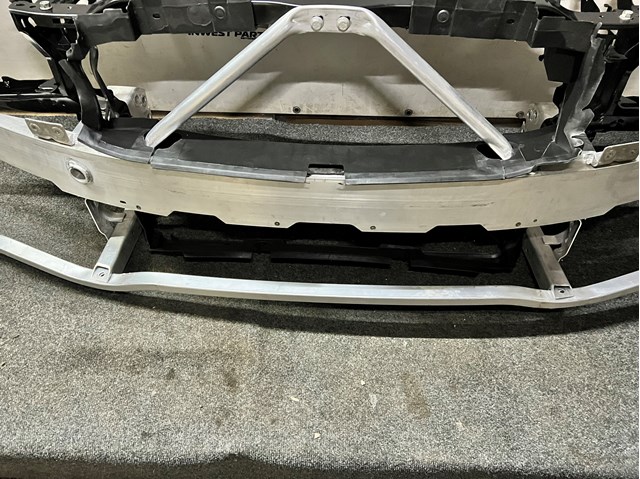 Швелер переднього бампера 51647422292 BMW