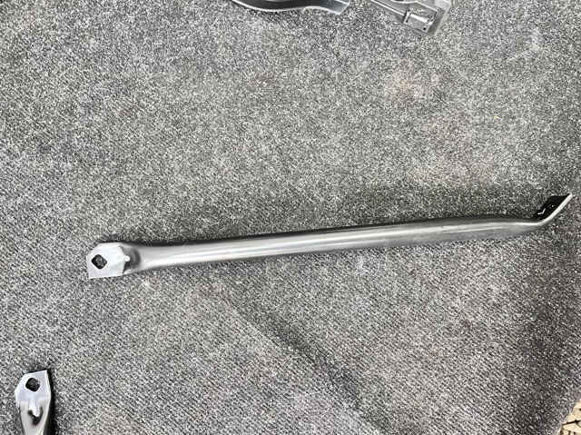 Шина бампера переднього 51647445101 BMW
