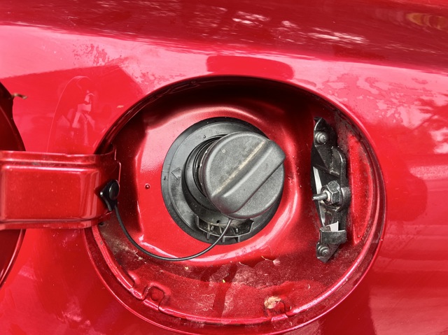 Лічинка замка паливного бака B09556890F MAZDA