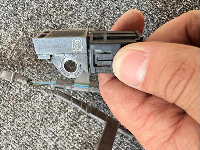 Датчик Айрбег передній G46C57K1XA MAZDA