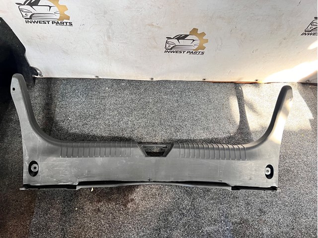 Облицювання задньої панелі багажника GHK16889XA MAZDA