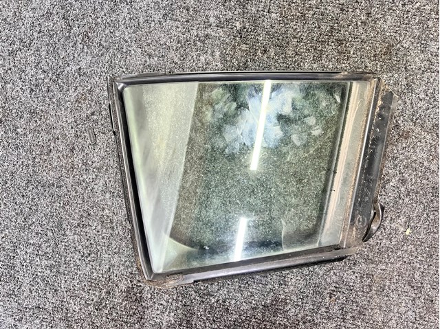 Скло кутове дверей задніх GHK172661D MAZDA