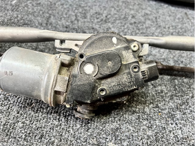 Двигун склоочисника лобового скла (трапеції) GHP967340B MAZDA