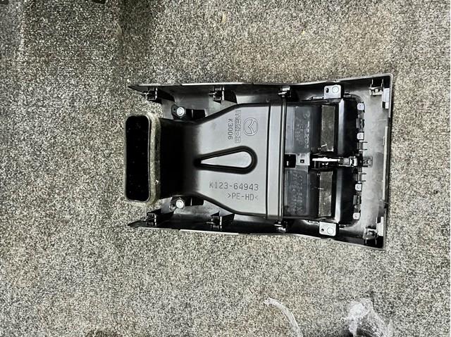 Підсклянник підлокітника центральної консолі K1236443YA02 MAZDA