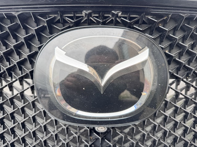 Кронштейн емблеми решітки радіатора KB8D50721 MAZDA