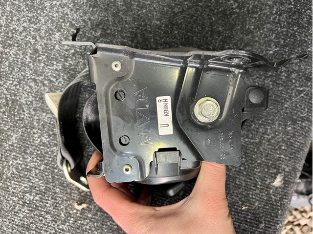 Пасок безпеки задній лівий KBYW57790A MAZDA