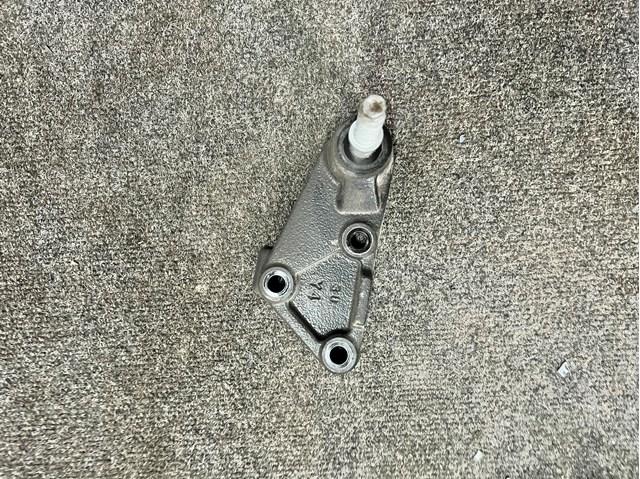 Траверса заднього редуктора, задня KD3528691A MAZDA