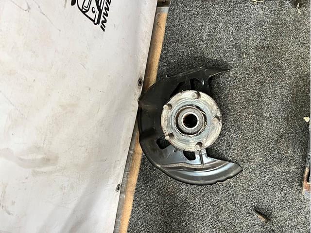 Маточина переднього колеса KD353304XF MAZDA
