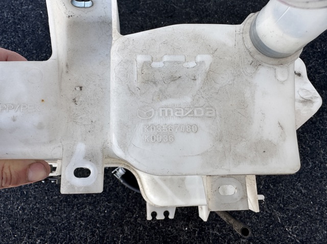 Бачок склоомивача KD3567480 MAZDA