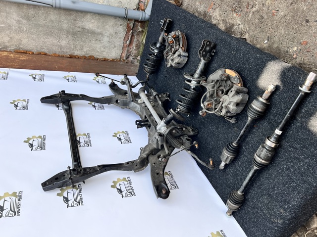 Кронштейн передньої балки KDY03488X MAZDA