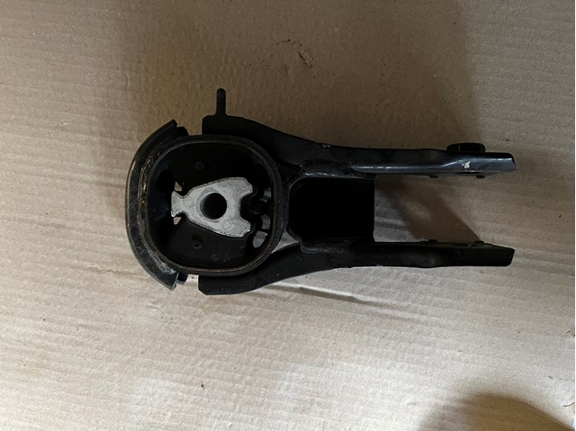 Опора двигуна задня KN3R39040 MAZDA