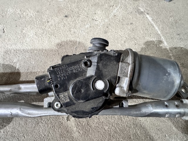 Мотор склоочисника скла (трапеції) TK7867340A MAZDA