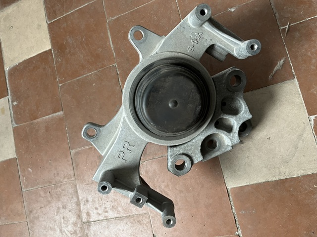 Подушка двигуна передня 112206RC1A NISSAN