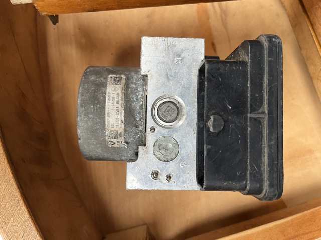 Блок АБС гідравлічний 476607609R RENAULT