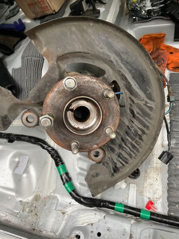 Маточини задніх коліс DN4E2615X MAZDA
