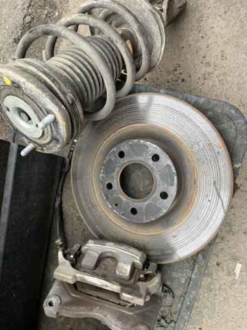 Ліва передня стійка DN4E34900A MAZDA
