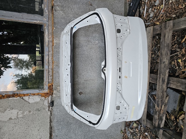 Задня ляда KMY16202X MAZDA