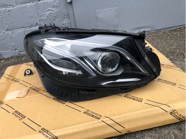 Основна фара - вставка 2139069604 MERCEDES