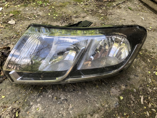 Основна фара в зборі ліва 260609450R RENAULT