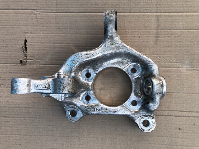 Цапфа поворотна права 432010E010 TOYOTA