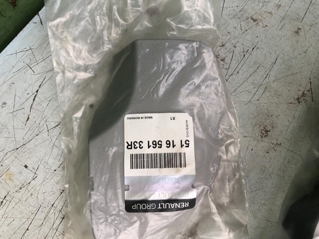 Заглушка бампера буксирувального гака, задня 511656133R RENAULT