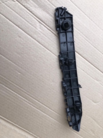 Кронштейн бампера переднього, правий 5211560150 TOYOTA