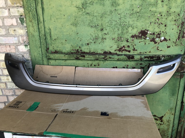 Накладка заднього бампера 527510E110 TOYOTA