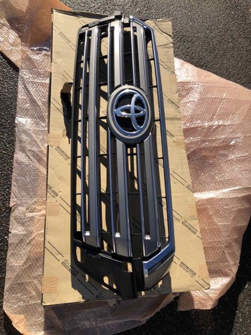 Решітка радіатора 5310160936 TOYOTA