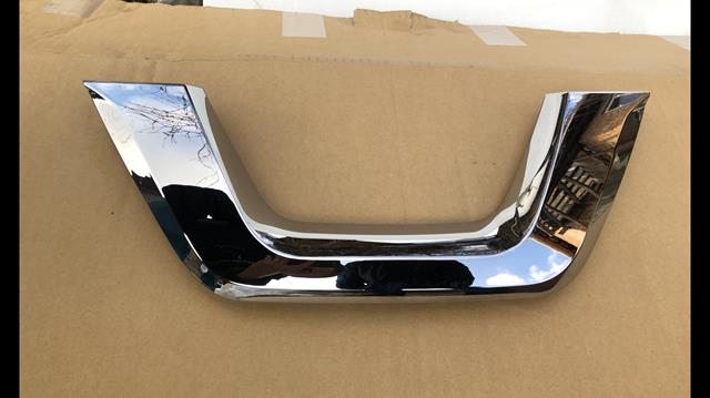 Решітка радіатора 62072BV80A NISSAN