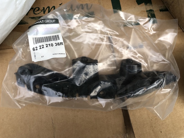 Кронштейн бампера переднього, правий 622221036R RENAULT