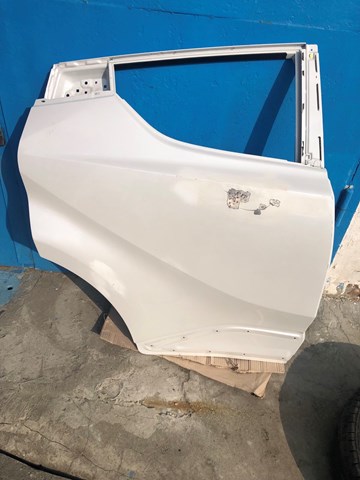 Двері пасажирські задні праві 67003F4010 TOYOTA