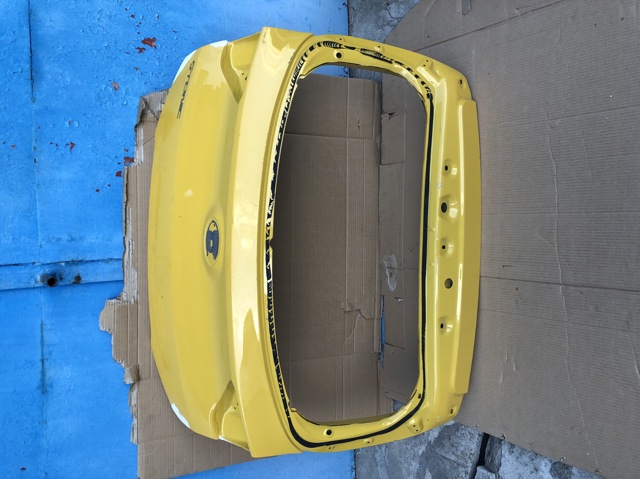 Задні двері багажника 73700H8400 HYUNDAI