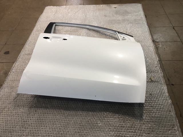 Пасажирські передні двері 76004F1000 HYUNDAI