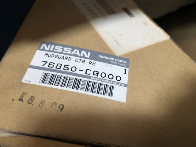 Накладка зовнішня (молдинг) порога, правий 76850CG000 NISSAN