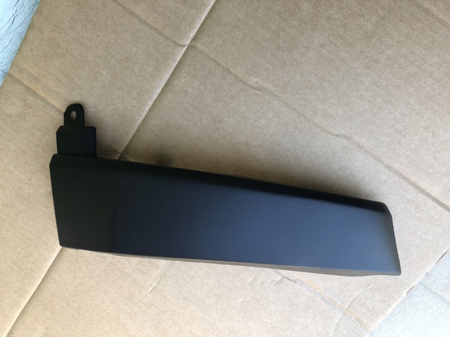 Переднє праве ікло бампера 76851F4010 TOYOTA