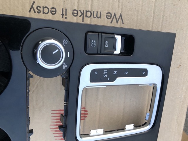 Ручка важеля коробки передач 7P1713203A VAG
