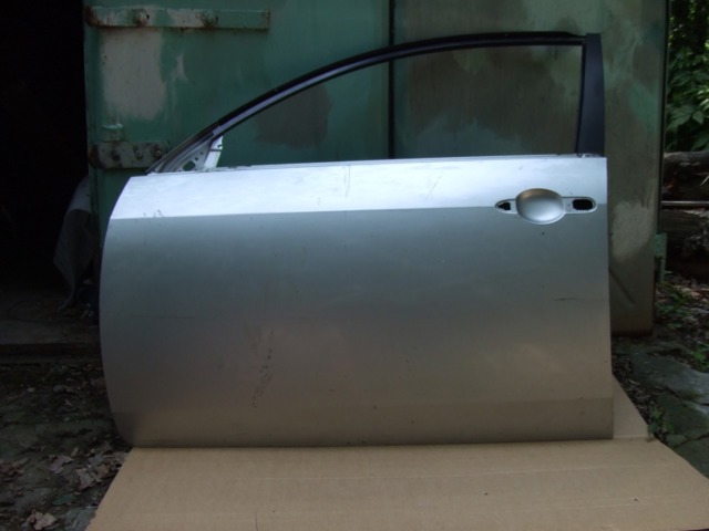 Водійські двері 80101AV632 NISSAN