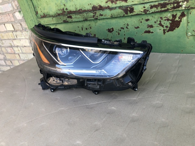 Основна фара - вставка 811100E521 TOYOTA