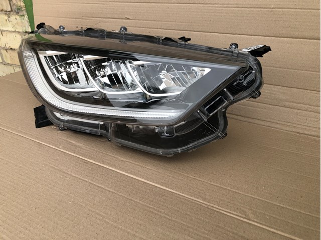 Фара передня права 81110K0080 TOYOTA