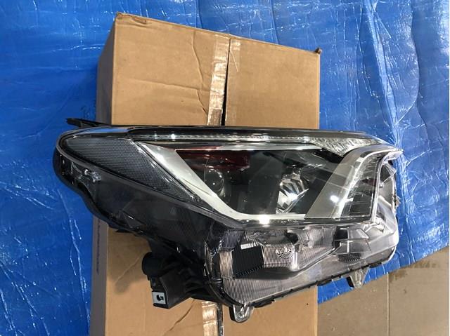 Фара передня права 8113042650 TOYOTA