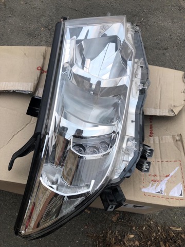 Фара основна права 8113060N00 TOYOTA