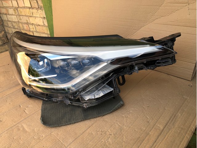 Права блок фара 81130F4250 TOYOTA