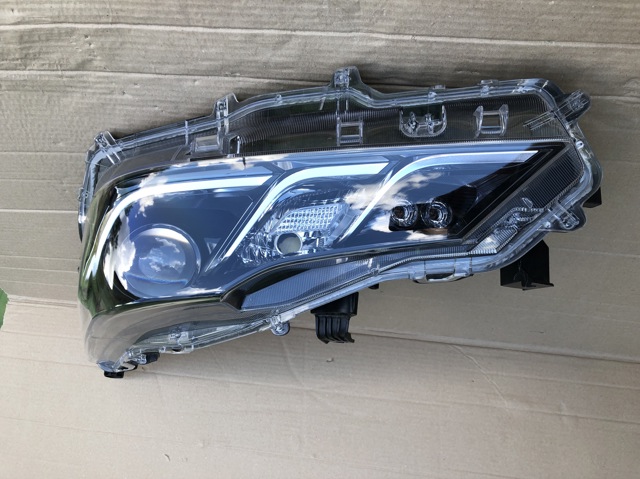 Фара ліва передня 8117002T31 TOYOTA
