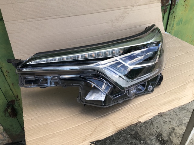 Фара дальнього світла в зборі 81170F4070 TOYOTA