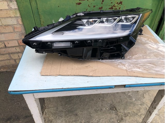 Основна фара в зборі ліва 8118548F70 TOYOTA